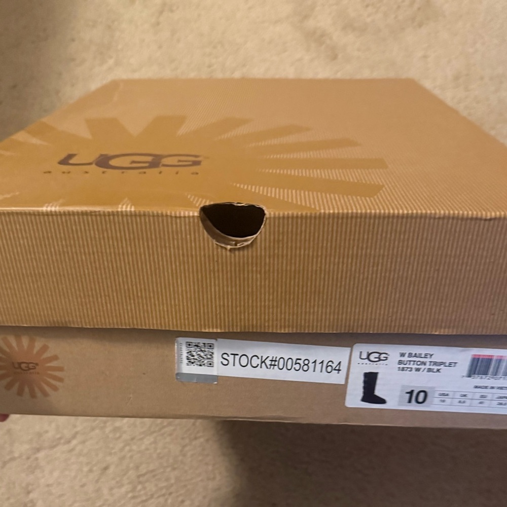 UGG Bailey ButtonTriplet Boots, Black - Picture 4 of 9